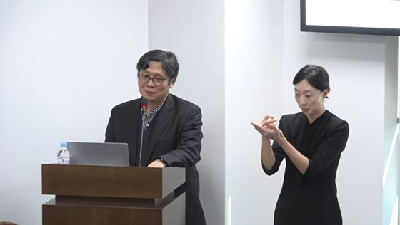 3일 오후 2시 서울 여의도 국회의원회관에서 개최된 ‘장애인권리보장법 제정을 위한 장애계 합동 토론회’에서 발제하는 중부대학교 김기룡 교수. ⓒ전국장애인차별철폐연대