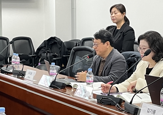 3일 오후 2시 서울 여의도 국회의원회관에서 개최된 ‘장애인권리보장법 제정을 위한 장애계 합동 토론회’에서 토론하는 한국장애인단체총연맹 김동호 정책위원장. ⓒ전국장애인차별철폐연대