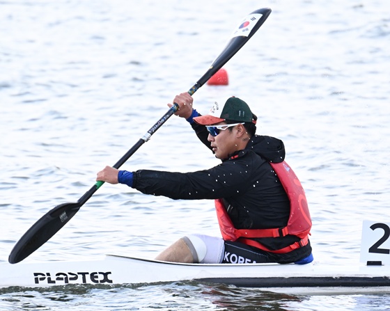 4일 서낙동강카누경기장에서 열린 카누 경기에서 최용범 선수의 경기 모습