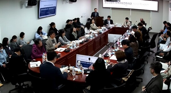 조국혁신당 김선민 의원은 5일 오후 2시 서울 여의도 국회의원회관에서 ‘정신질환자 지역사회 전환시설 성과와 확대 방안’ 토론회를 개최했다. ©김선민TV 캡쳐