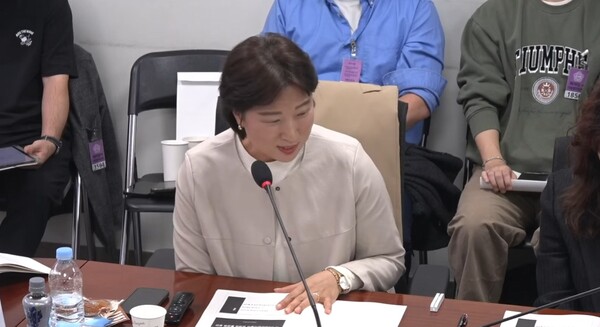 5일 오후 2시 서울 여의도 국회의원회관에서 개최된 ‘정신질환자 지역사회 전환시설 성과와 확대 방안’ 토론회에서 발제하는 아주대학교 하경희 교수. ©김선민TV 캡쳐