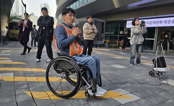 6ÀÏ ¿ÀÈÄ 2½Ã °æ±âµµÃ» ¾Õ¿¡¼ °³ÃÖµÈ ¡®2026³â °æ±âµµ Àå¾ÖÀÎ ±Ç¸®¿¹»êº¸Àå Ã˱¸ ±âÀÚȸ°ß¡¯¿¡¼ ¹ß¾ðÇÏ´Â °æ±âÀå¾ÖÀÎÂ÷º°Ã¶Æó¿¬´ë Á¤±â¿ ȸÀå. ¨Ï°æ±âÀå¾ÖÀÎÂ÷º°Ã¶Æó¿¬´ë