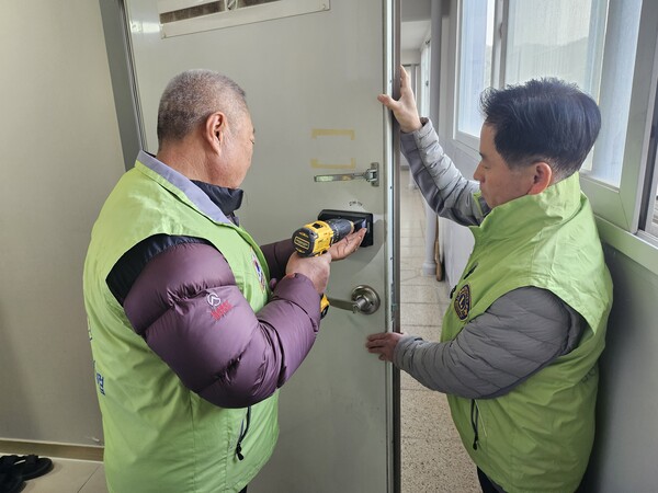 횡성군장애인종합복지관이 지난달부터 중증장애인의 주거 편의성과 안전성을 높이기 위해 ‘스마트한 가(家)’ 주거환경 조성사업을 추진하고 있다. ©횡성군장애인종합복지관