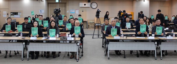 국민의힘 김성원 의원, 더불어민주당 김동아 의원이 공동 주최하고, 장애인기업종합지원센터가 주관한 ‘장애인기업 정책 혁신과 지속가능 발전을 위한 정책토론회’가 지난 10일 이룸센터에서 열렸다. ⓒ장애인기업종합지원센터