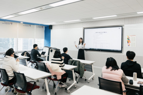 SK행복나눔재단 취업 연계형 장애인 육성 프로그램에 참여한 장애인 훈련생들이 직무 훈련을 받고 있다.ⓒ행복나눔재단