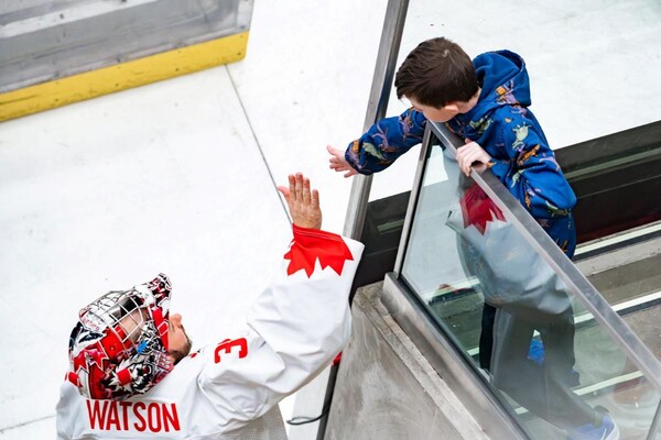 파워풀한 경기가 매력인 파라 아이스하키는 장애인 스포츠를 대표하는 전세계적 인기 종목이다@세계파라아이스하키연맹