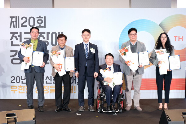 중소벤처기업부(중기부)와 장애인기업종합지원센터가 지난 13일 서울 코엑스마곡에서 ‘제20회 전국장애경제인대회’를 열고, 장애경제인의 지난 20년 성과를 함께 기념했다.ⓒ장애인기업종합지원센터