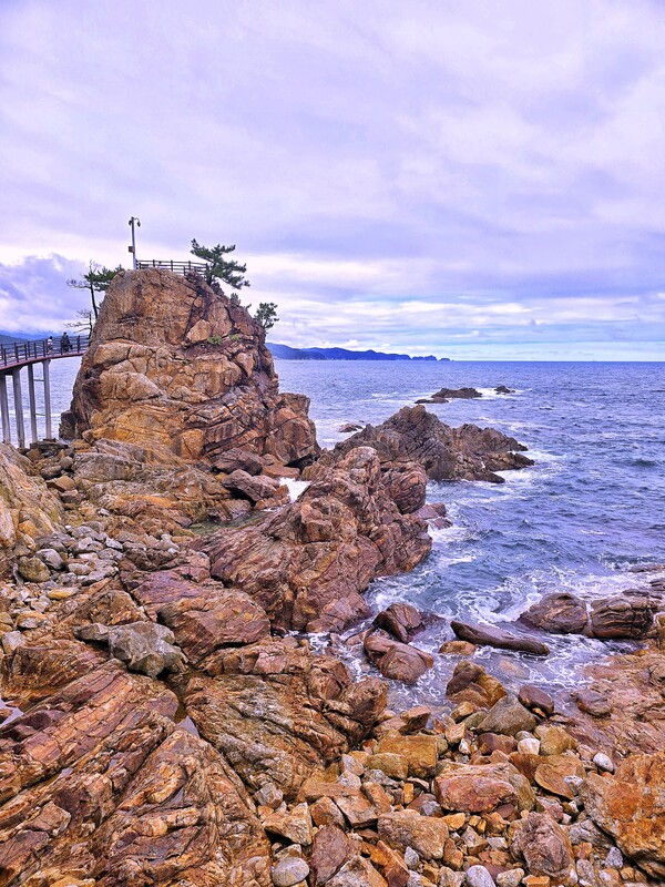“바람과 파도가 깎아 세운 해안의 성벽”
