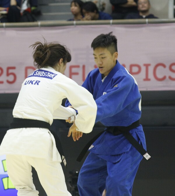 16일 일본 무도관에서 열린 유도 여자 52kg급에서 금메달을 획득한 정숙화(오른쪽) 선수의 경기 모습. ©대한장애인체육회