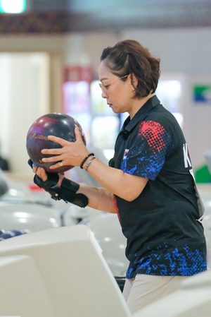 20일 일본 도쿄 히가시야마토 그랜드볼에서 열린 볼링 여자 개인전에서 금메달을 획득한 안형숙 선수의 경기 모습. ©대한장애인체육회