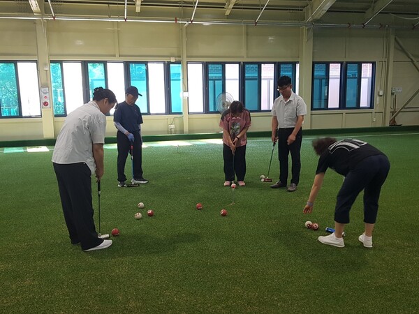 생활스포츠 게이트교실에 참가하여 연습하고 있다.©김최환