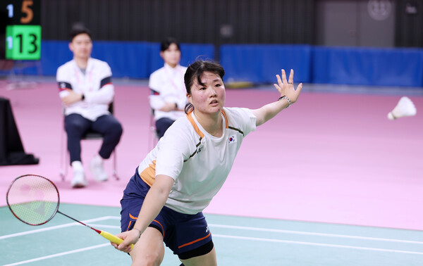 지난 21일 일본 게이오 아레나 도쿄에서 열린 ‘2025 도쿄 데플림픽’ 배드민턴 여자 단식에서 금메달을 획득한 박민경 선수의 경기 모습. ©대한장애인체육회