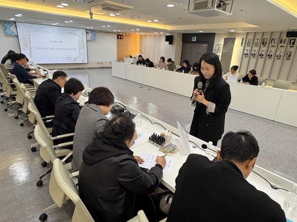 광주광역시와 광주광역시발달장애인지원센터가 25일 광주광역시청 3층 중회의실에서 ‘2025년 최중증 발달장애인 통합돌봄서비스 부모 교육 및 간담회’를 개최했다.ⓒ한국장애인개발원