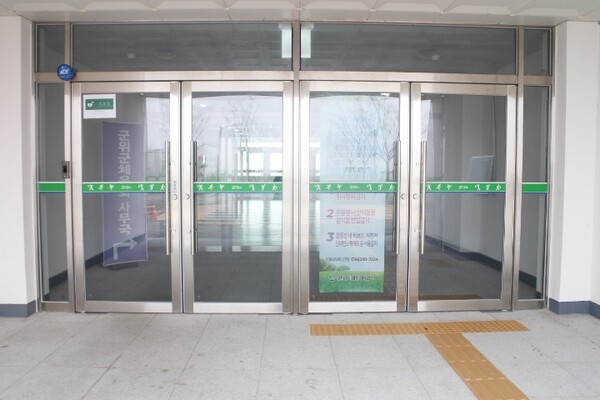 տ ε Թ  2 ġ, Ѱ Թ չٴڿ ں ġ ־ ̿뿡    . ġڵ̳ ڵ 2 ġϰ, Ѱ չٴڿ ں ġϸ    ̿  ִ.​ ©