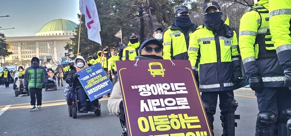 123  ° ߻ 1   ' ' 3, ö󿬴(忬) ȸ տ  ο ' ' ˱ϸ 1 2 ￡ ߴ.ö󿬴