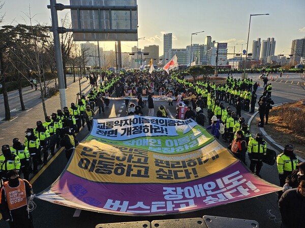 123  ° ߻ 1   ' ' 3, ö󿬴(忬) ȸ տ  ο ' ' ˱ϸ 1 2 ￡ ߴ.ö󿬴