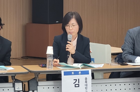 4일 오전 10시 서울 여의도 이룸센터에서 개최된 ‘장애포용적 보건의료 거버넌스 구축 방안 토론회’에서 토론하는 충북대학교 의과대학 김소영 교수. ©에이블뉴스