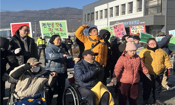 ��õ����������ڸ���Ȱ���� ��&nbsp; ���Ϻ� ������ ����δ�ü �� �ùλ�ȸ��ü���� ���� 8�� ����ȸ���� ����, ���� �ź� ��ǰ� ������ ��߹�����å�� �˱��ߴ�.����õ����������ڸ���Ȱ����