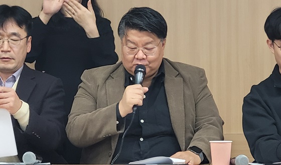 12일 오전 10시 서울 여의도 이룸센터에서 개최된 ‘장애와 인공지능 : 기회와 위기를 논하다’ 심포지엄에서 토론하는 서울대학교 빅데이터 혁신융합대학사업단 이수화 교수. ©에이블뉴스