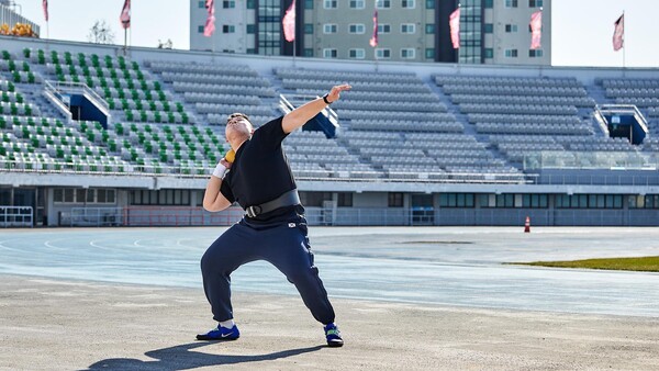  제45회 전국장애인체육대회 포환던지기를 하는 김학준 선수의 모습