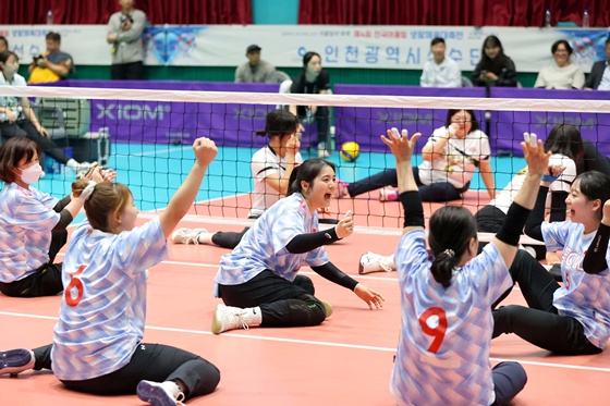 Áö³ 6¿ù °¿øÆ¯º°ÀÚÄ¡µµ ȫõ±º ÀÏ¿ø¿¡¼ ¿¸° Á¦4ȸ Àü±¹¾î¿ï¸²»ýȰüÀ°´ëÃàÀü Á½Ĺ豸 °æ±â ¸ð½À. ©´ëÇÑÀå¾ÖÀÎüÀ°È¸