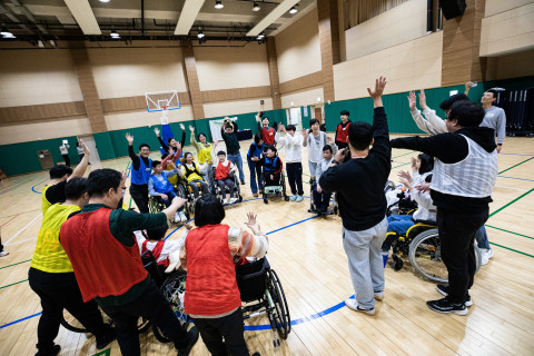 SK�ູ������� ��2025�� �Ϲݱ� ��ü�� � �佺Ƽ������ ������ �Ƶ��� �������� �Բ� ��ſ��ϰ� �ִ�. ©SK�ູ�������