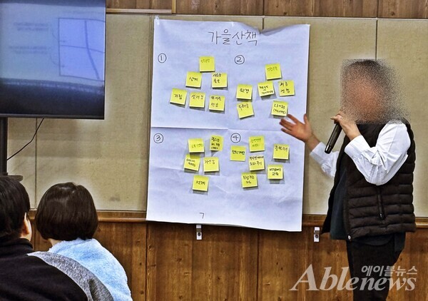 당당하게 자신의 소신과 생각 등을 직원들과 나누고 있는 조리사님. ©조형준