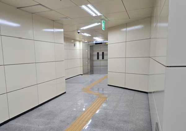 5호선 까치산역에 설치된 엘리베이터.ⓒ서울시