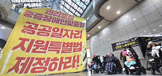 �����Ǹ��߽���������θ������������ڸ���ȸ�� �������������ö�󿬴�� 2�� �������뵿û��û���� ����������� �뵿�� ���� �� �迵�� �뵿����� ��� �˱� �� ���� ����ȸ�ߡ��� �����ߴ�. ©�����Ǹ��߽���������θ������������ڸ���ȸ