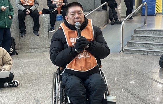 2�� �������뵿û��û���� ���ֵ� ����������� �뵿�� ���� �� �迵�� �뵿����� ��� �˱� �� ���� ����ȸ�ߡ����� �߾��ϴ� �������������ö�󿬴� �Ǵ��� ���Ӱ�����ǥ. ©�����Ǹ��߽���������θ������������ڸ���ȸ