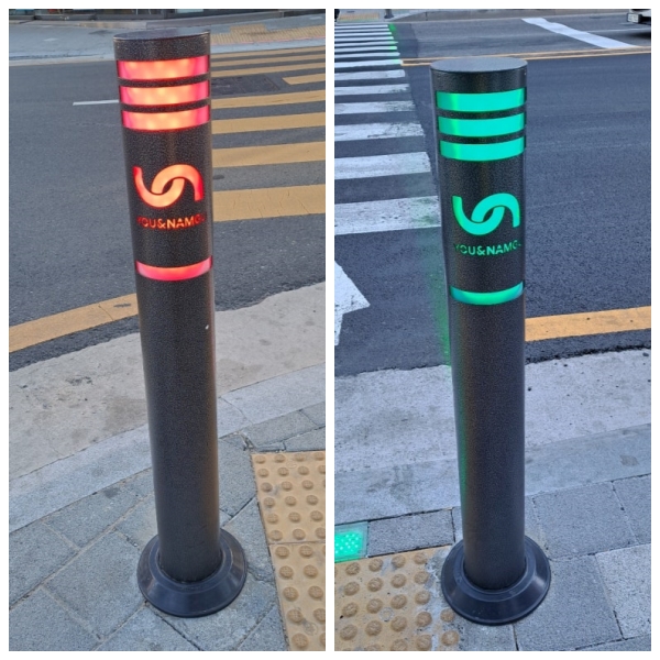 횡단보도 옆 기둥에도 신호등이 켜진다. ⓒ이복남