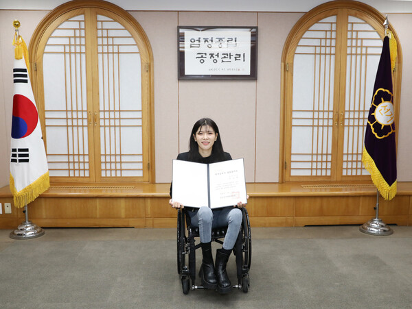 ºñ·Ê´ëÇ¥±¹È¸ÀÇ¿ø ÀǼ®½Â°èÀÚ°áÁ¤ÅëÁö¼ ¼ö¿©½Ä »çÁø.¨ÏÁß¾Ó¼±°Å°ü¸®À§¿øÈ¸