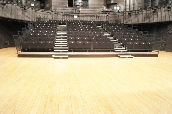 ‘대전예술가의 집’ 1층 누리홀에는 휠체어 사용 장애인을 위한 장애인좌석이 맨 앞과 2층 맨 뒤에 각각 2좌석씩 마련됐다. ©박종태