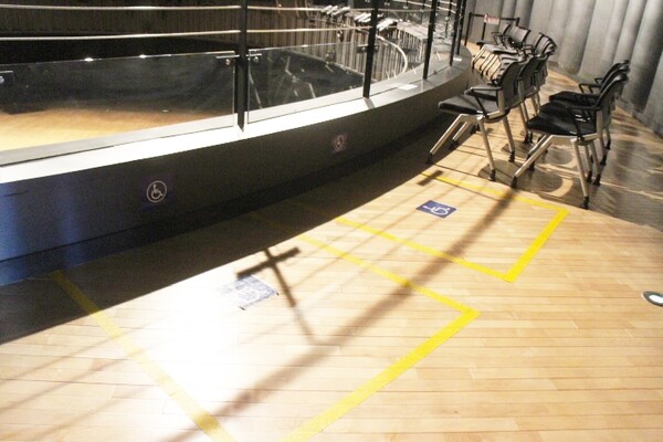 ‘대전예술가의 집’ 1층 누리홀에는 휠체어 사용 장애인을 위한 장애인좌석이 맨 앞과 2층 맨 뒤에 각각 2좌석씩 마련됐다. ©박종태