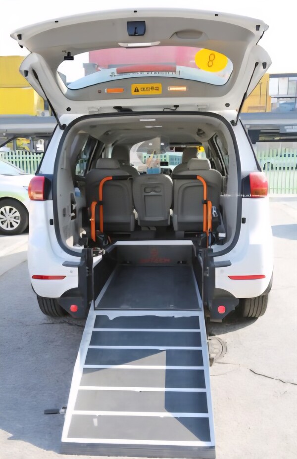 “이동은 허가가 아니라 권리다 — 휠체어를 위한 문이 열린 순간”