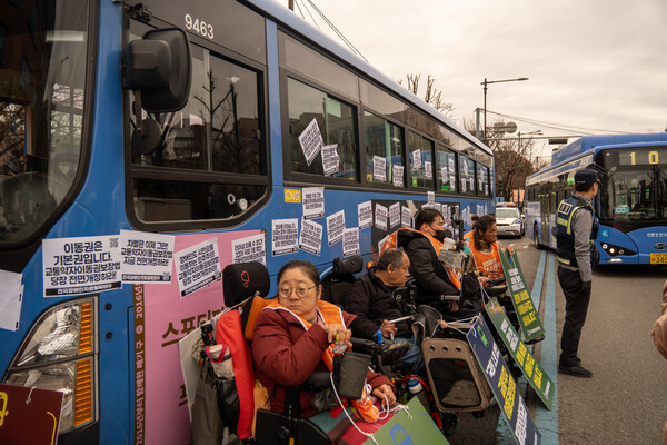 �������������ö�󿬴�(���忬)�� 3�� ���� 9�� ��ȭ�� 2�� �ⱸ �� ���δϿ����� ���������忡�� '2026 �������� ��ź �� 22�� ��ȸ ��������̵��ǹ� ���� ���� �˱��� ���� ����Ÿ�� �����ൿ'�� ���ƴ�.���������������ö�󿬴�