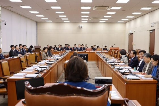 지난 2월 27일 개최된 보건복지위원회 법안심사 제2소위원회 회의. ⓒ보건복지위원회 법안소위제2소위원회 이수진 위원장 블로그