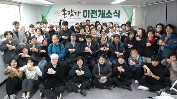 �����������ڸ���Ȱ����(���� ����ټ���)�� ���� 2�� 27�� ����� ���۱� �󵵷� 93 4���� ��ġ�� �ű� �繫�ǿ��� ���� ���ҽ��� ���� ��û������� �ڸ� ������ ���� ���ο� ����� �˷ȴ�.�ϼ����������ڸ���Ȱ����