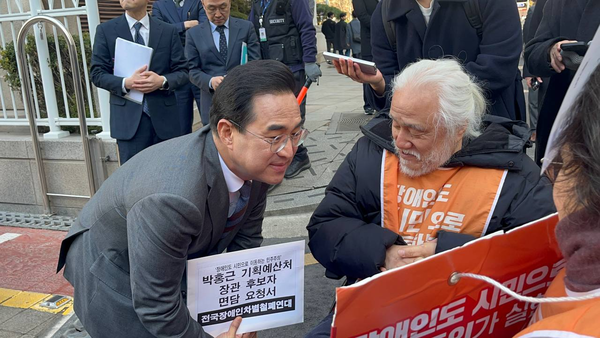 �������������ö�󿬴�(���忬)�� ���� 4�� ���� ���ݺ������ �տ��� ��ȫ�� ��ȹ����ó ��� �ĺ��ڸ� ���� '����ε� �ù����� �̵��ϴ� �������Ǹ� ���� ����αǸ����� �䱸��'�� ������û������ �����ߴ�.���������������ö�󿬴�