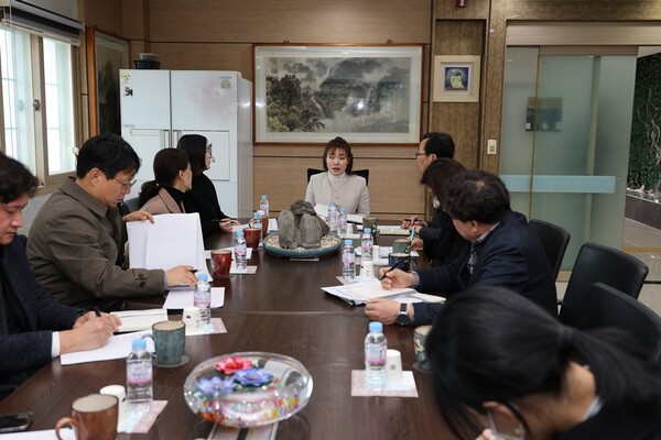 ��ȸ ���Ǻ�������ȸ �Ҽ� �迹�� ��ȸ�ǿ�(��������)�� ���� 4�� ����� �Լ��ڵ鿡�� �ü����� �д밡 �߻��� ��������ΰ��ֽü� ������������ ���� �湮�� ����� ������ ���� ���������� �ǻ���� ������ ������ �ڸ������� �˱��ߴ�.�ϱ迹���ǿ���