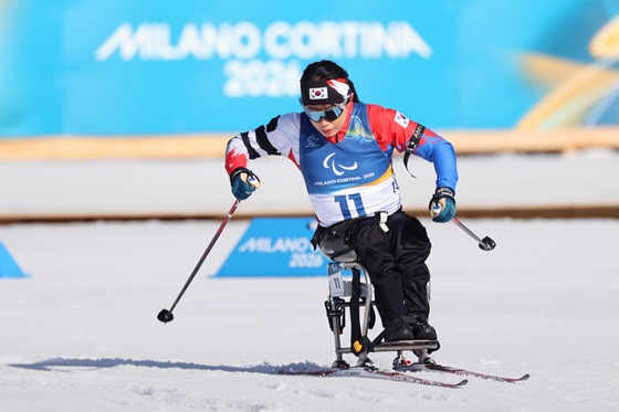 ������(BDH�Ķ�)�� 8��(�ѱ� �ð�) ��Ż���� �׼��� ũ�ν���Ʈ�� ��Ÿ��򿡼� ���� 2026 �ж�롤�ڸ�Ƽ�������� �����з����� ���ֽ̾��� ���� ���� �½� 12.5������ 38��00��1�� ���, �ݸ޴��� �� �ɾ���. ©���������ü��ȸ