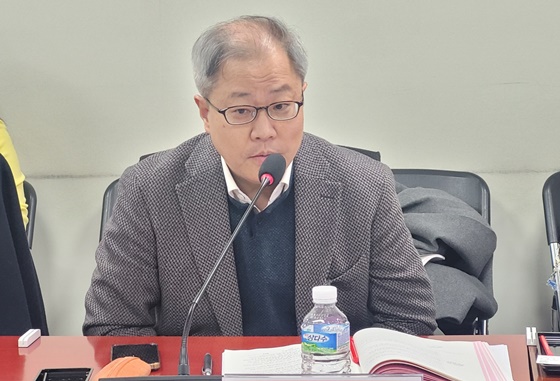 12�� ���� ���ǵ� ��ȸ�ǿ�ȸ������ ���ֵ� ��6�� ����� �ǰ���å ���� ������ ����ȸ ����Ȱ�� Ʋ�� �Ѿ� �ǰ������� : ����ΰǰ��ǹ� ��15��, ����� �ǰ���å �з����� ��ȯ������ �ǰ��� ��ǥ�ϴ� �ѱ������Ƿ�����ȸ ���翵 ȸ��. ©���̺�����