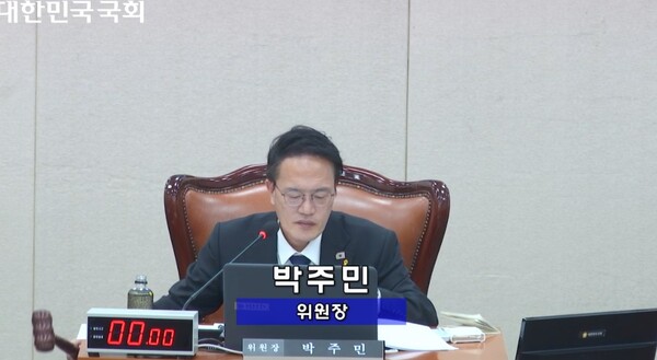 국회 보건복지위원회가 13일 전체회의를 열고, 장애계의 염원인 '장애인권리리보장법안'을 통과시켰다.ⓒ국회방송