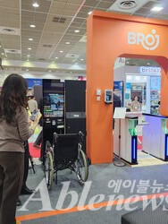 운동공간에서 사용할 수 있는 브로제이의 배리어프리 키오스크