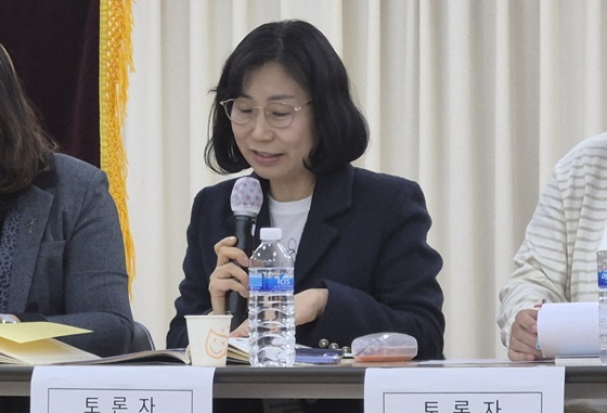 27일 오후 2시 서울 여의도 이룸센터에서 개최된 한국장애인공동생활가정협회 창립총회 및 기념세미나에서 토론하는 서울시그룹홈지원센터 김수진 소장. ©에이블뉴스