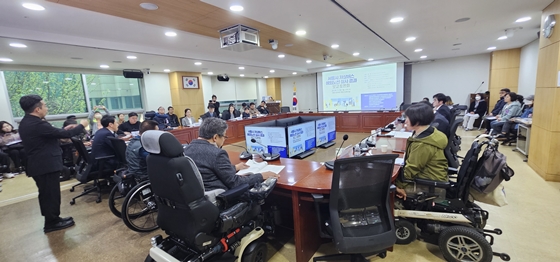 전국장애인이동권연대 서울지부는 30일 오후 2시 서울 여의도 국회의원회관에서 ‘서울시 저상버스 예외노선 실사 결과 보고 토론회’를 개최했다. ⓒ전국장애인차별철폐연대