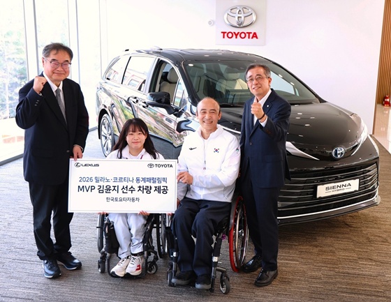 2026 밀라노-코르티나 동계패럴림픽대회 MVP(최우수선수)로 선정된 김윤지(19, BDH파라스)가 부상으로‘토요타 하이브리드 미니밴 시에나’를 받았다. ©대한장애인체육회