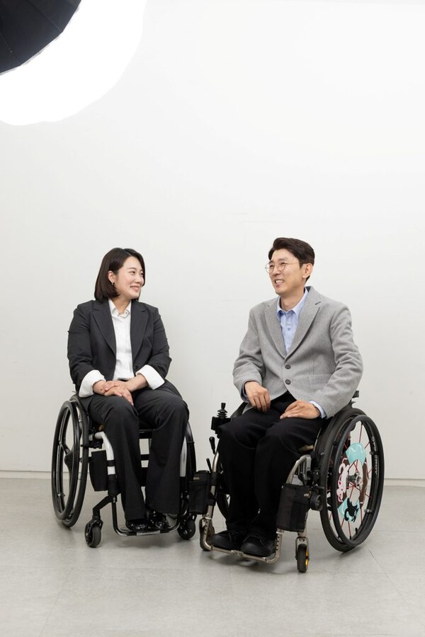 삼성물산 패션부문이 지난 4월 CSR 브랜드 하티스트를 통해 장애인 100명에게 기능성과 디자인을 겸비한 비즈니스 캐주얼 의류 총 300매를 기부했다고 밝혔다.ⓒ삼성물산